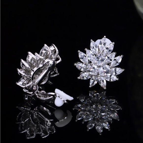 New Designer Flower Leaf Shape Stunning Cubic Zirconia Crystal Ear Clip - Picture 3 of 16